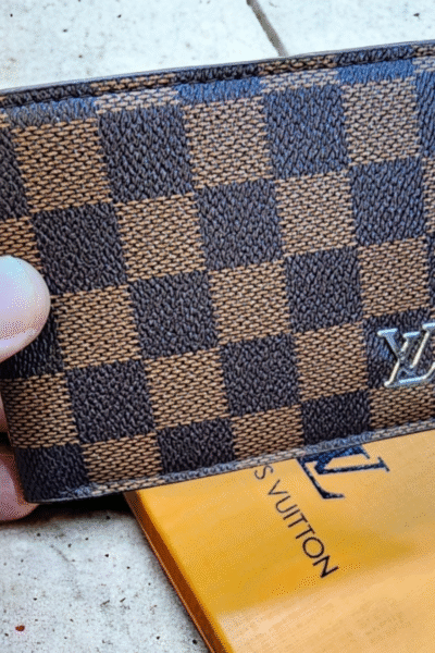 محفظة كارو LV بني وعسلي